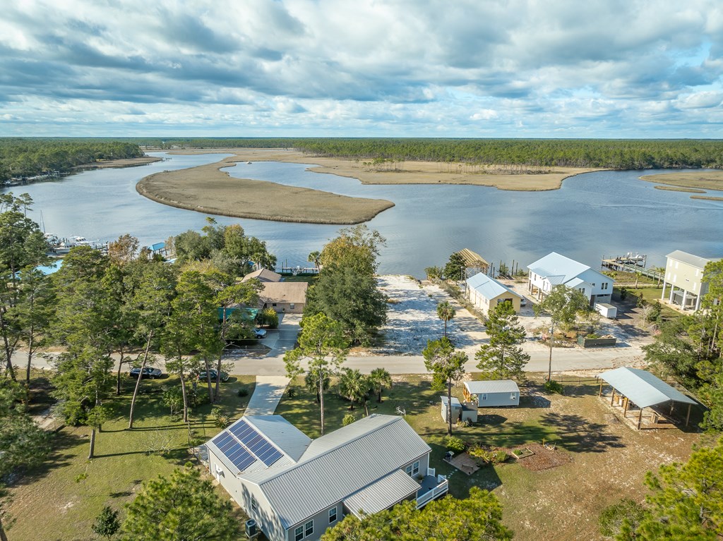 559 River Rd, 32322