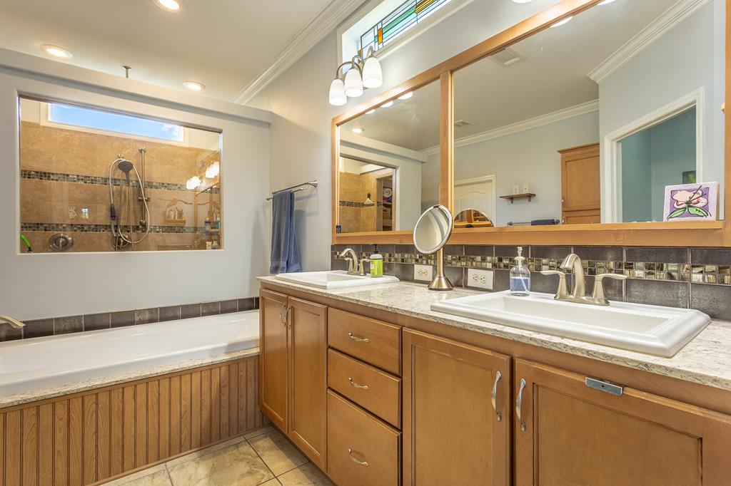 559 River Rd, 32322