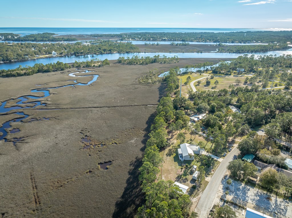 559 River Rd, 32322
