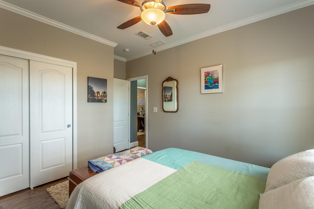559 River Rd, 32322