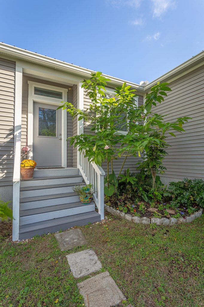 559 River Rd, 32322