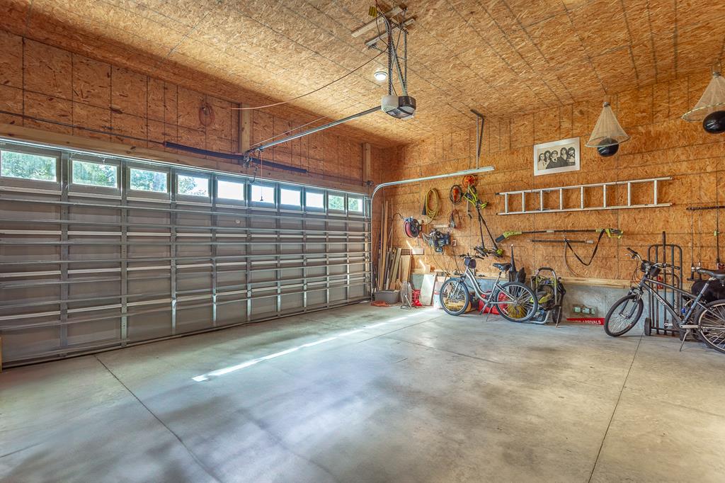 559 River Rd, 32322