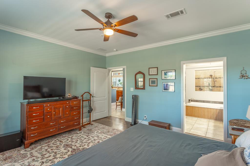 559 River Rd, 32322