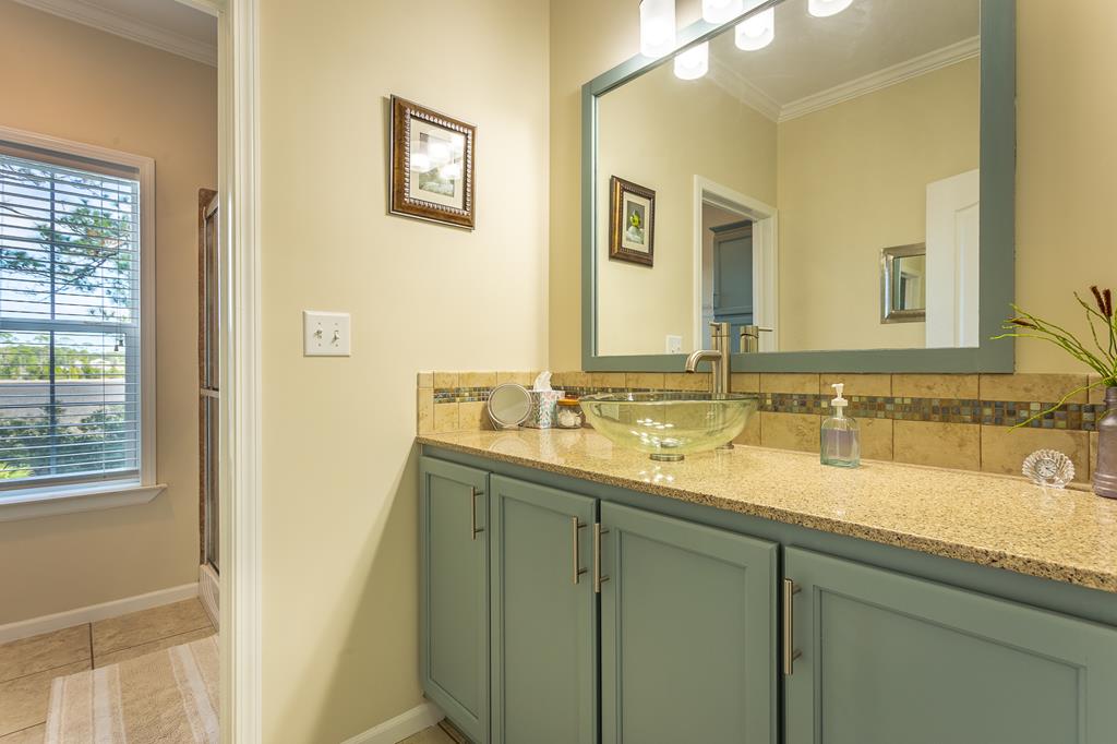 559 River Rd, 32322