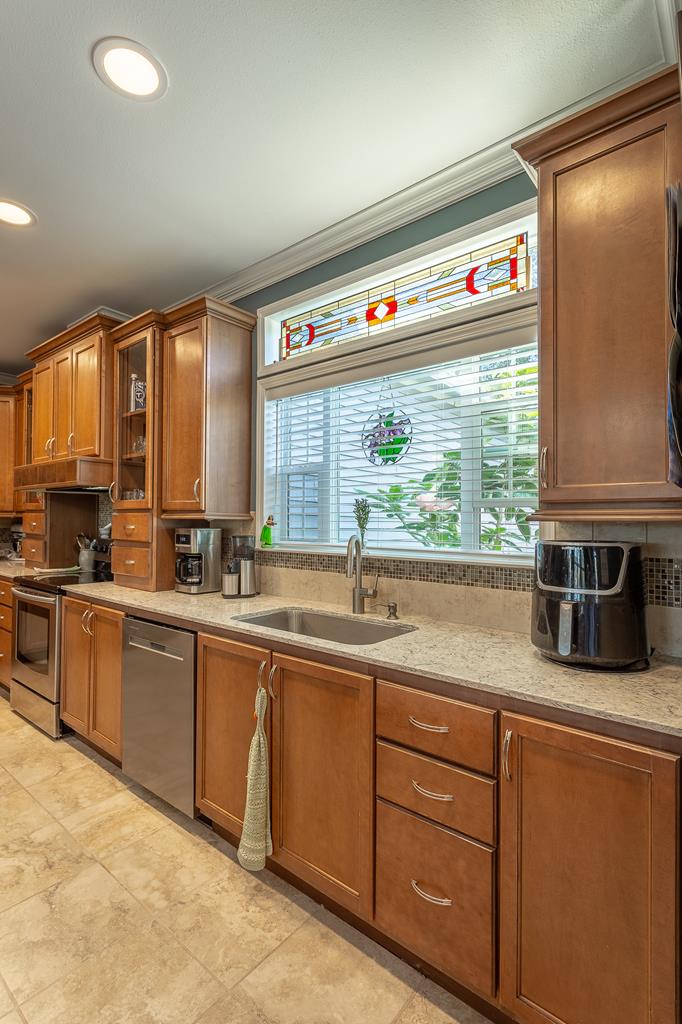 559 River Rd, 32322