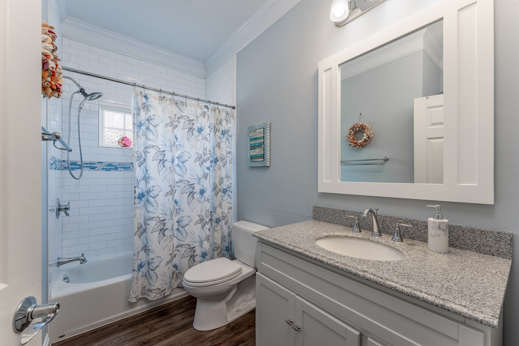 227 Waters Edge Dr, 32456