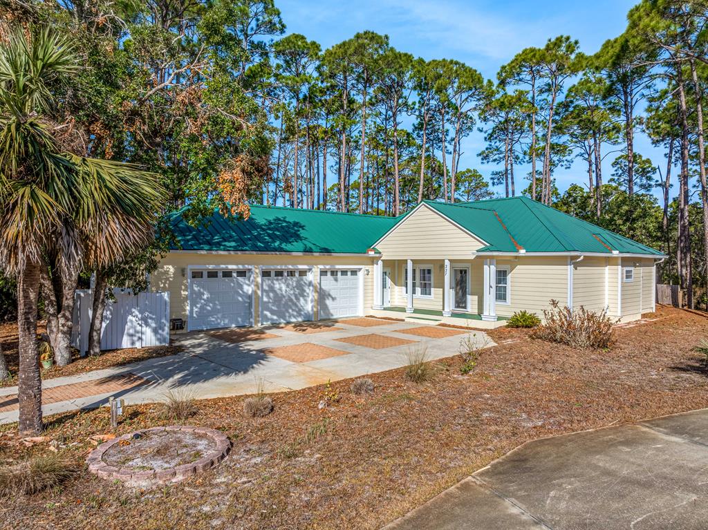 227 Waters Edge Dr, 32456