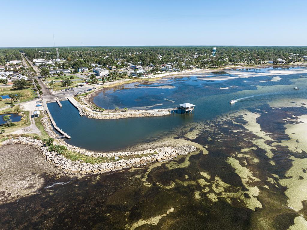 212 Balboa St, Port St. Joe 32456