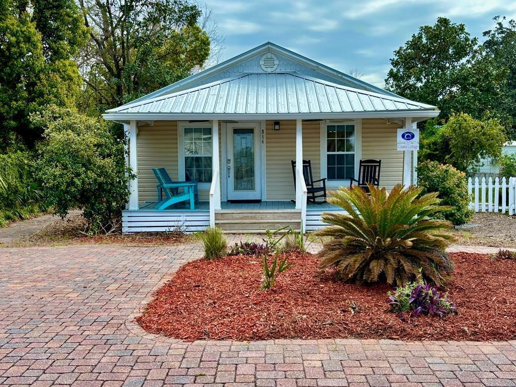 314 6th St, Port St. Joe 32456