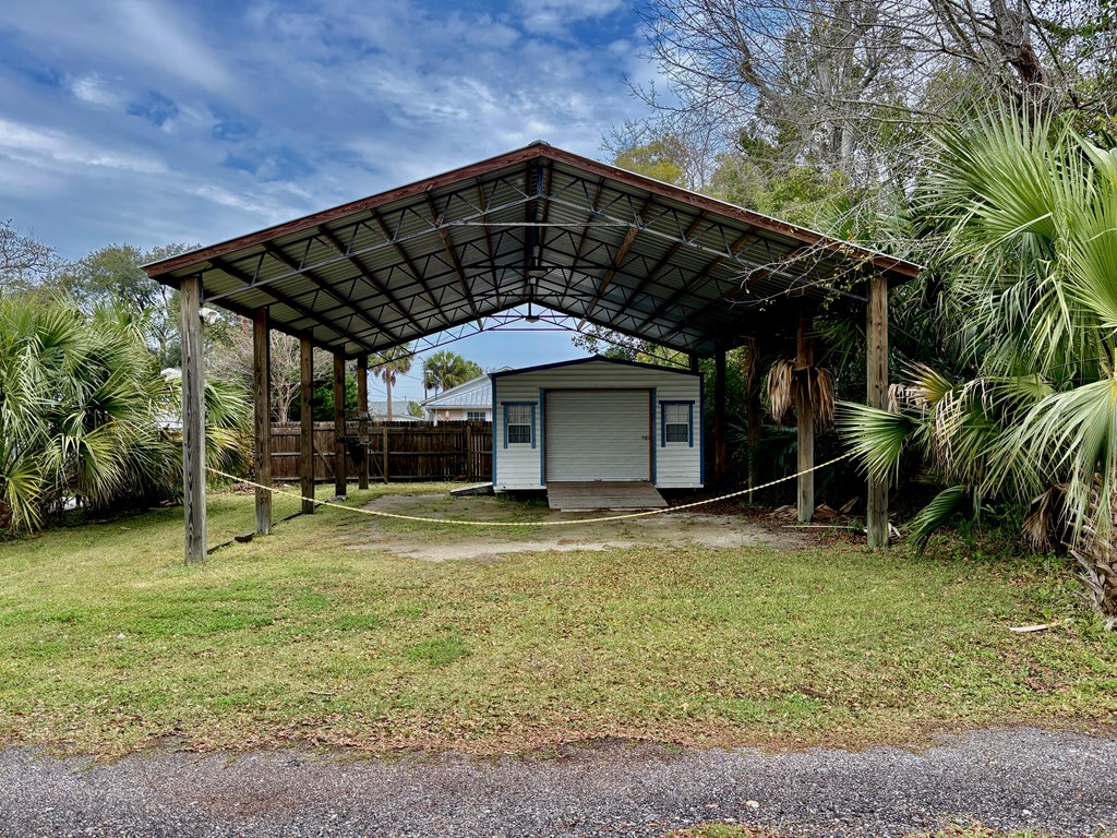 314 6th St, Port St. Joe 32456