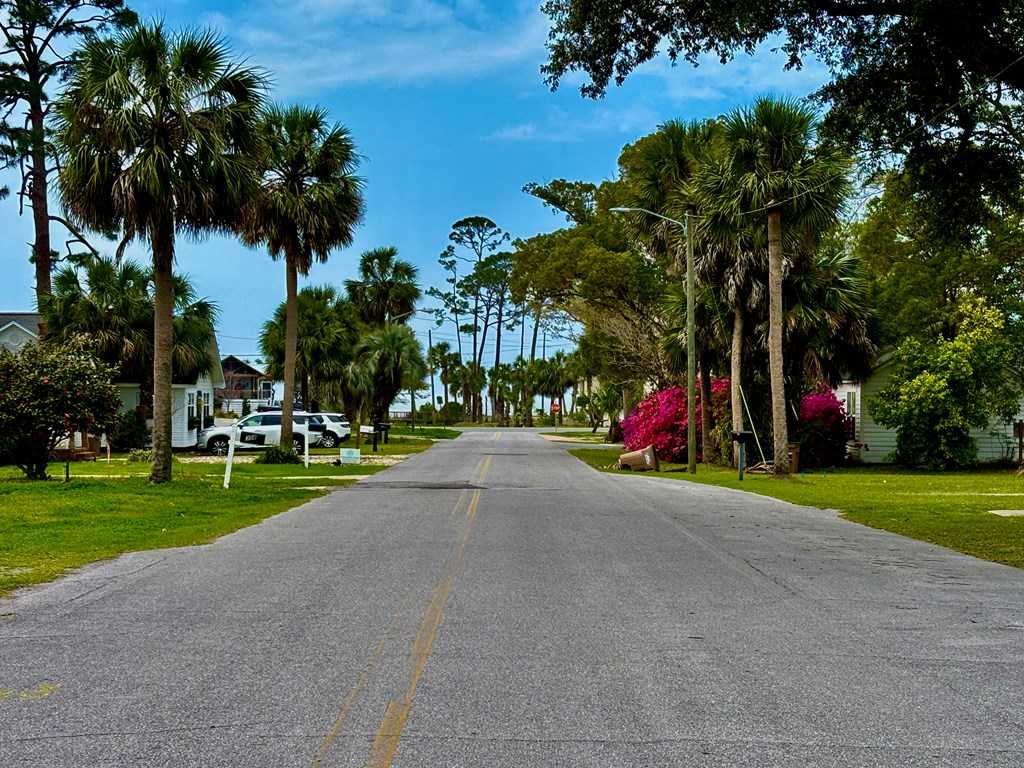 314 6th St, Port St. Joe 32456