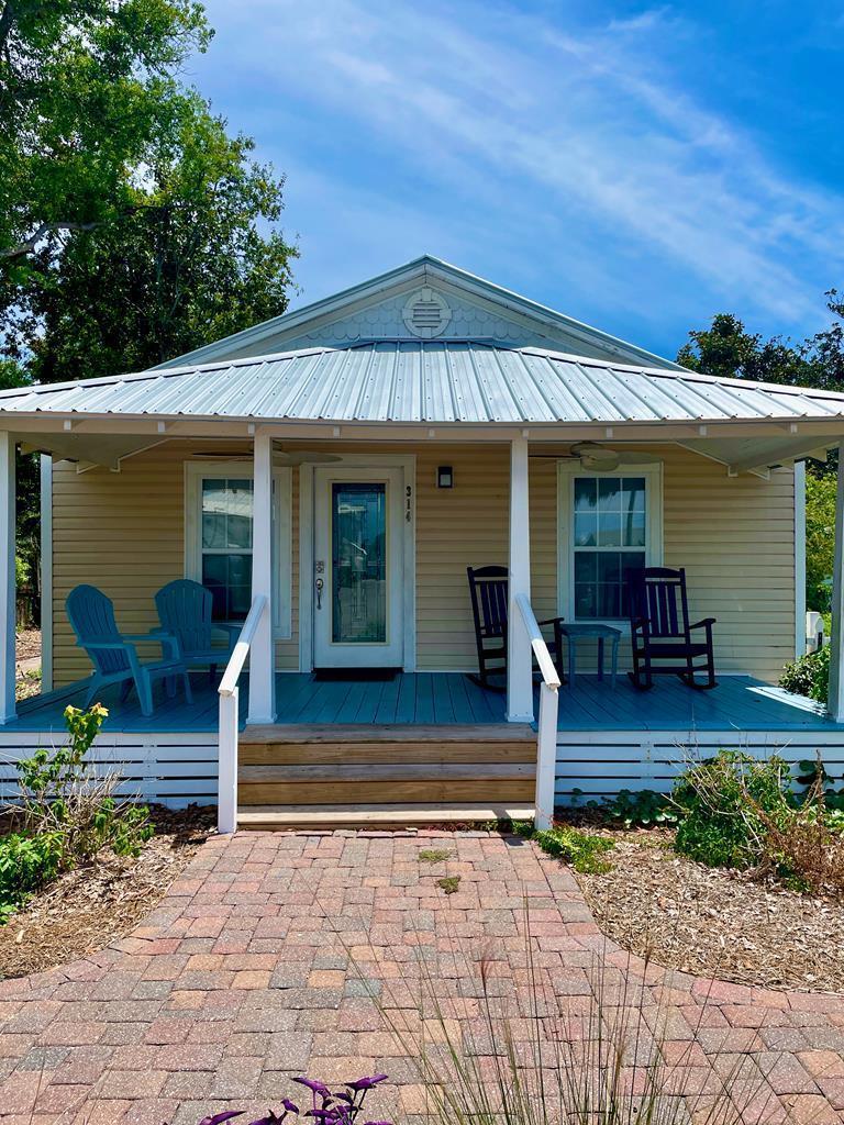 314 6th St, Port St. Joe 32456