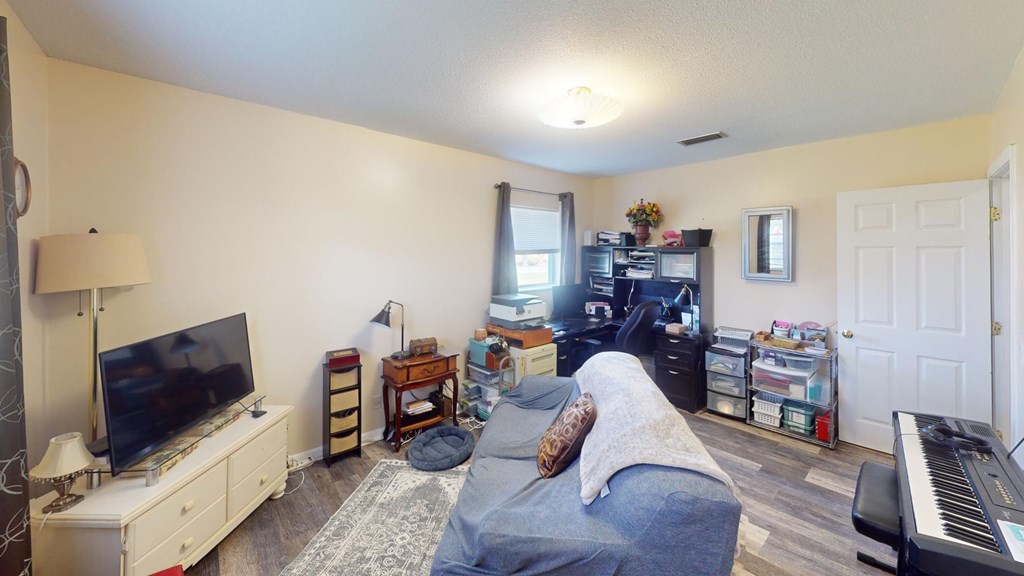 3700 Shoreline Cir, 32405