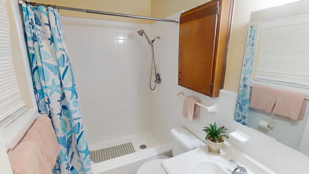3700 Shoreline Cir, 32405