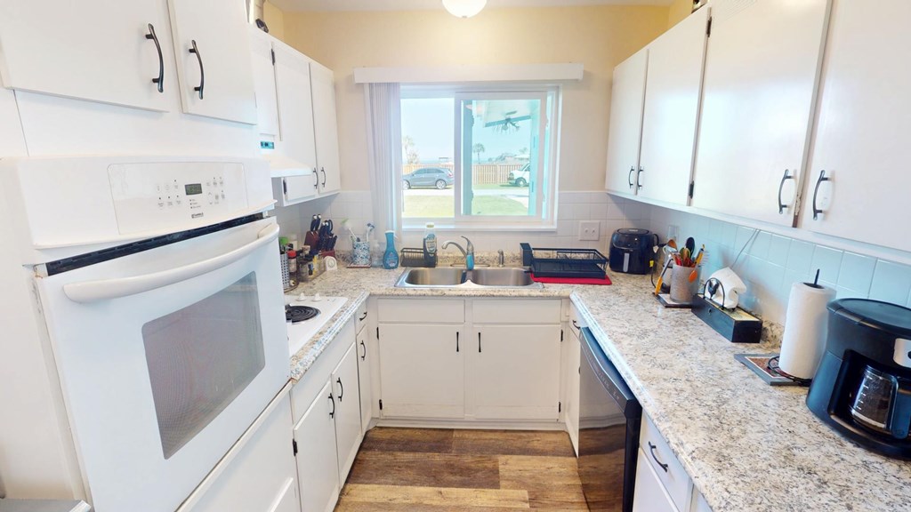 3700 Shoreline Cir, 32405