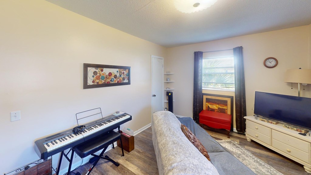 3700 Shoreline Cir, 32405