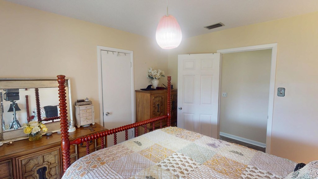 3700 Shoreline Cir, 32405