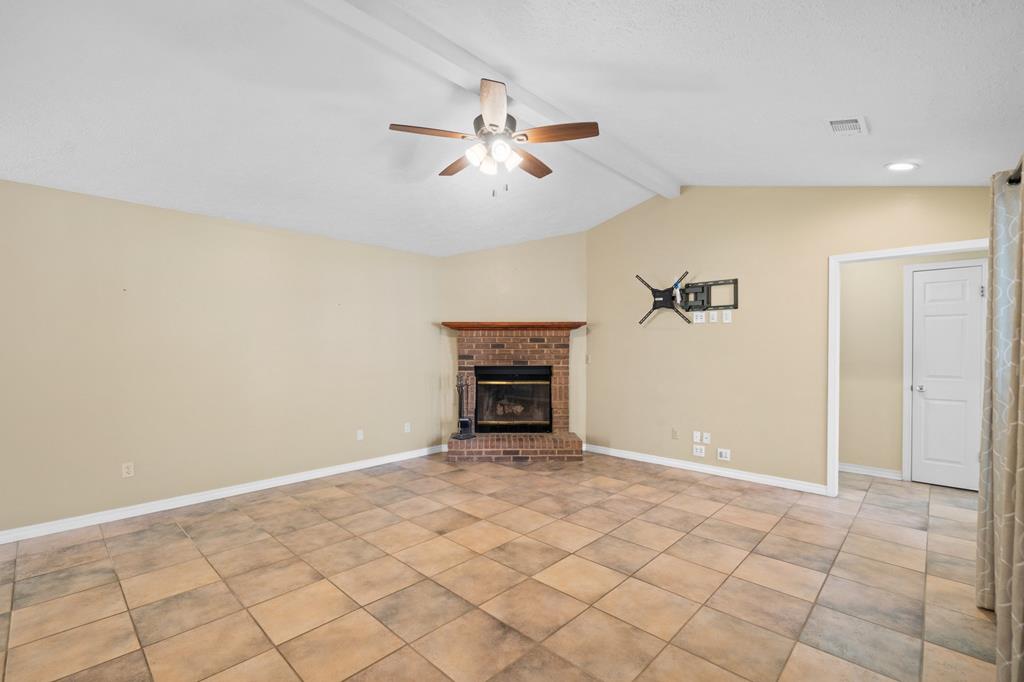 142 Heritage Cir, 32407