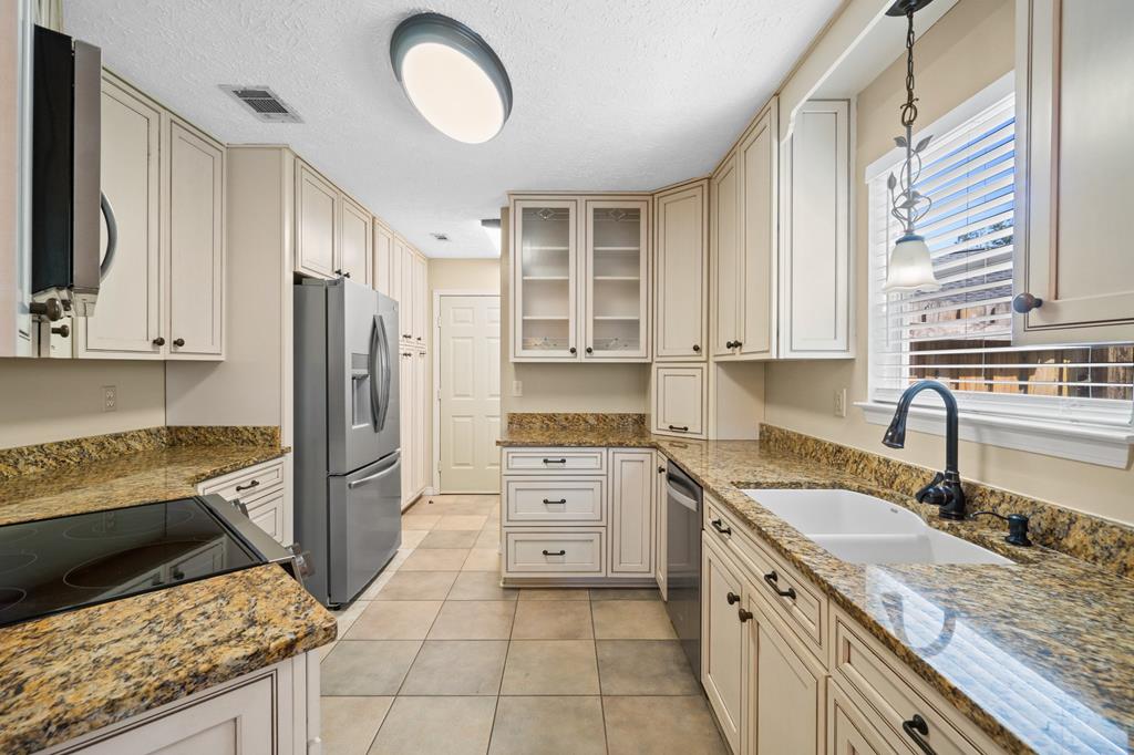 142 Heritage Cir, 32407