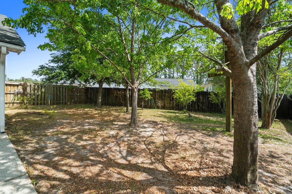 142 Heritage Cir, 32407