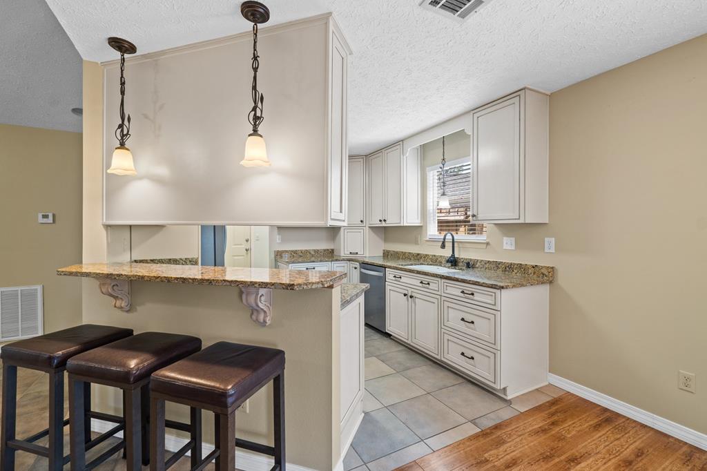 142 Heritage Cir, 32407