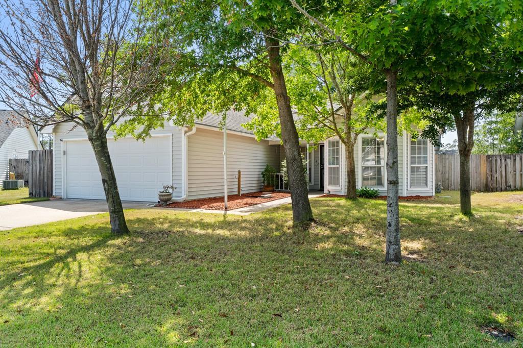142 Heritage Cir, 32407