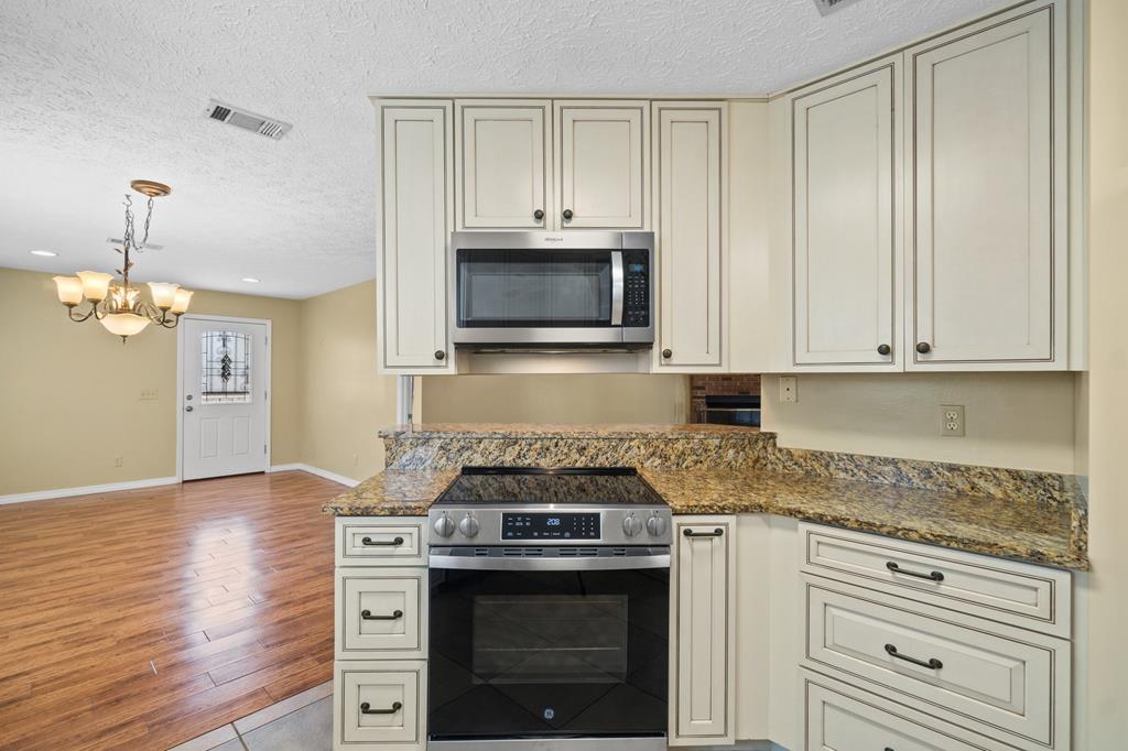 142 Heritage Cir, 32407