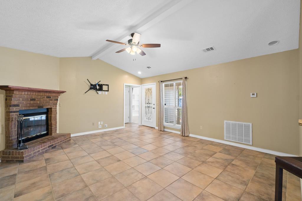 142 Heritage Cir, 32407