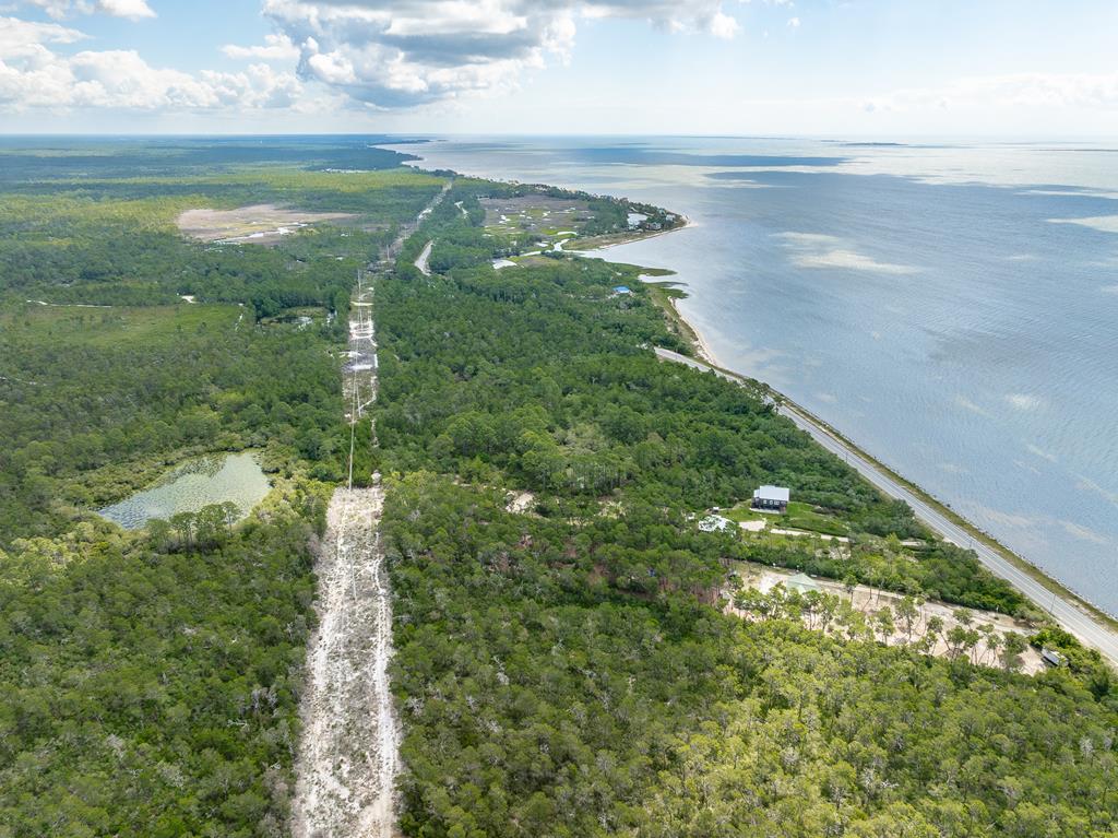 1917 Hwy 98, 32328