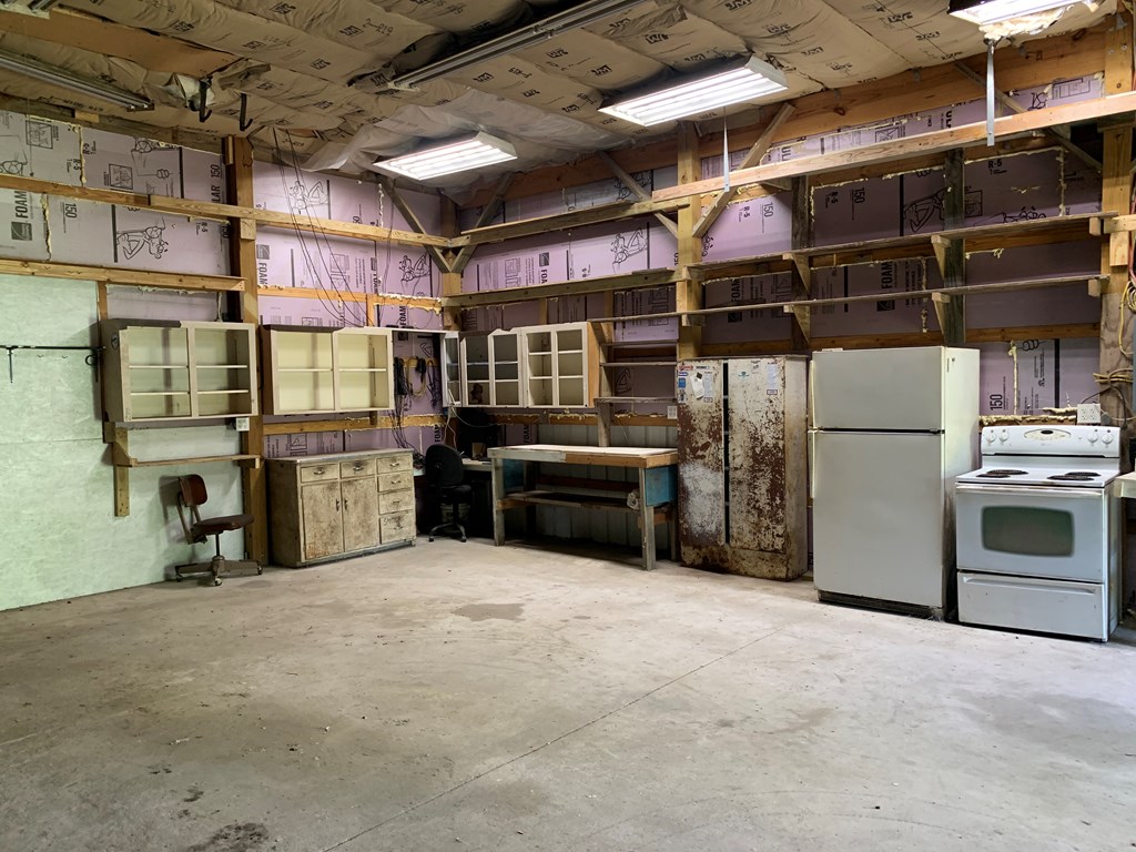 6529 Farm Rd, 32465