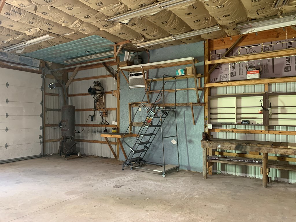 6529 Farm Rd, 32465