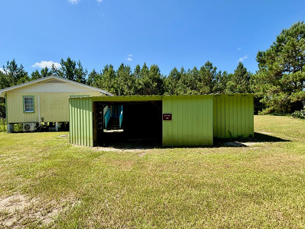 6529 Farm Rd, 32465