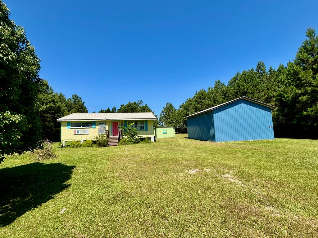 6529 Farm Rd, 32465