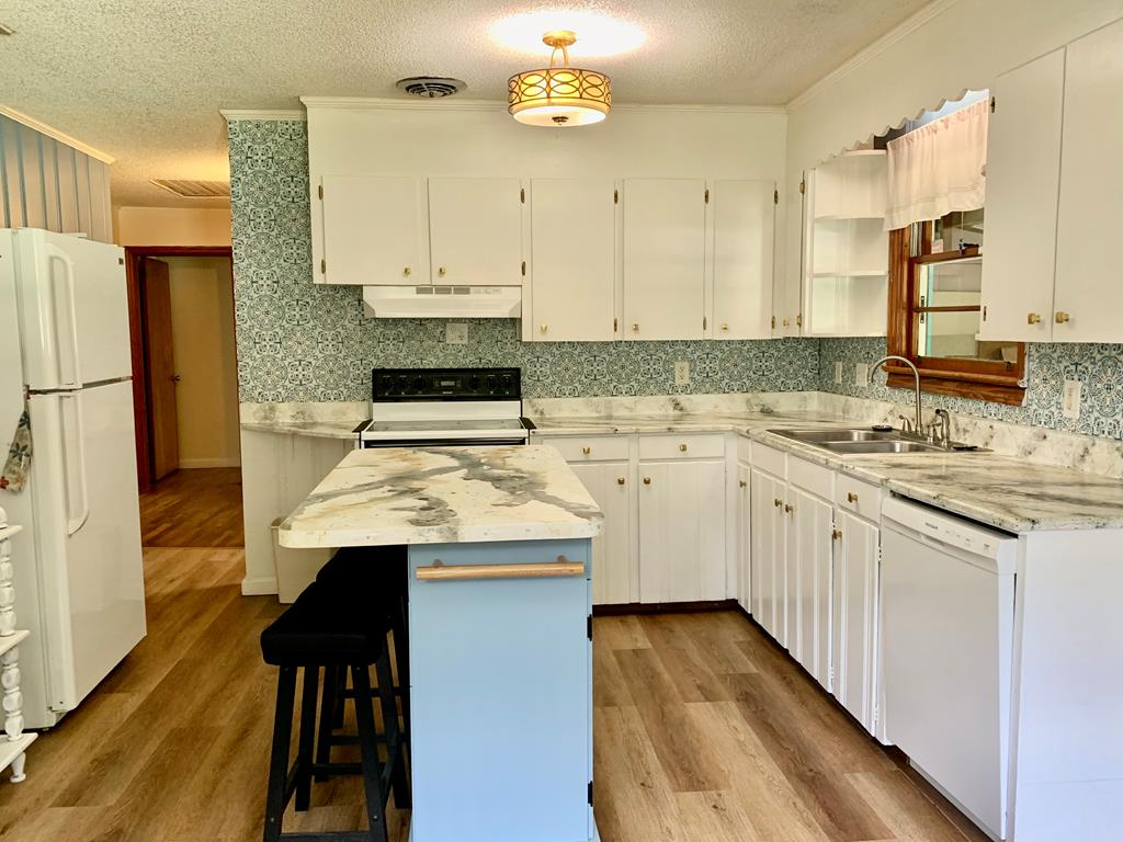 6529 Farm Rd, 32465