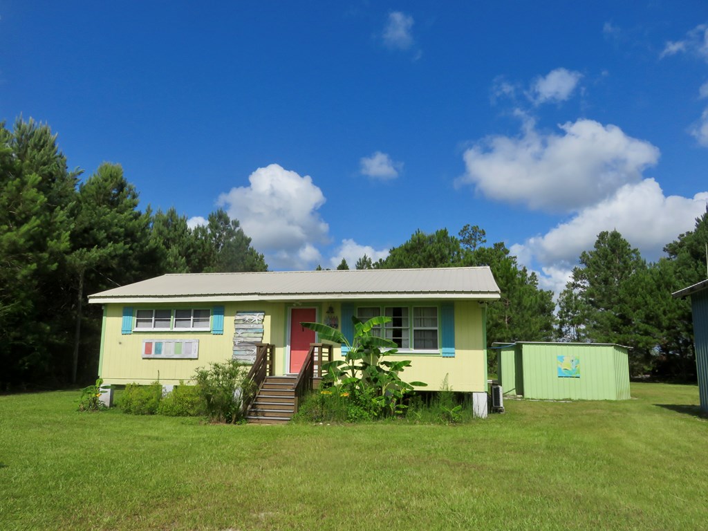 6529 Farm Rd, 32465