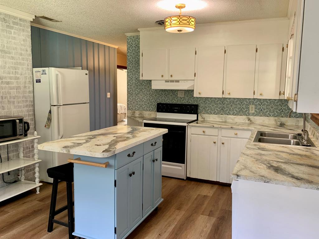 6529 Farm Rd, 32465