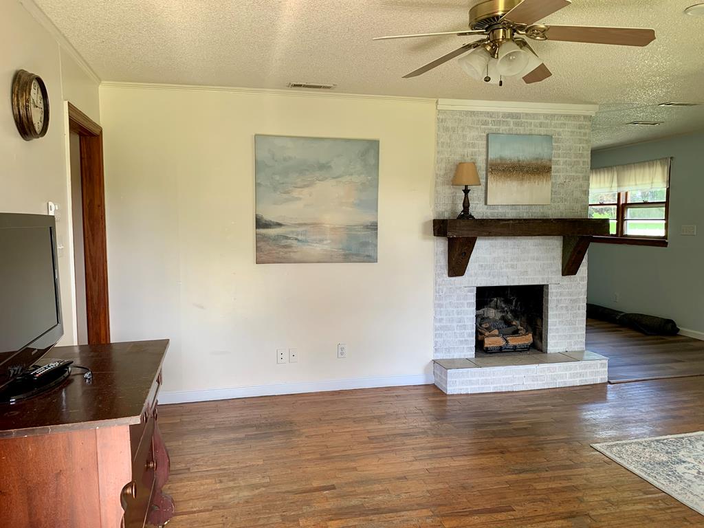 6529 Farm Rd, 32465