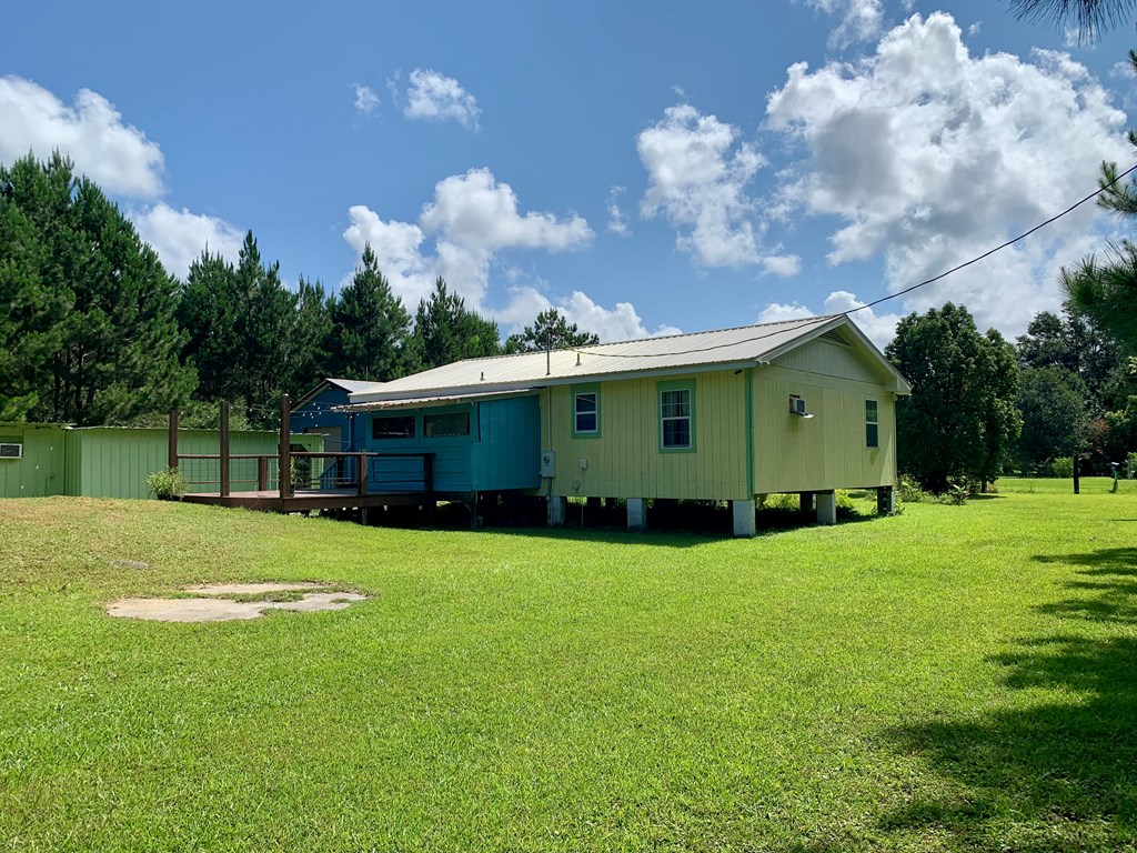 6529 Farm Rd, 32465