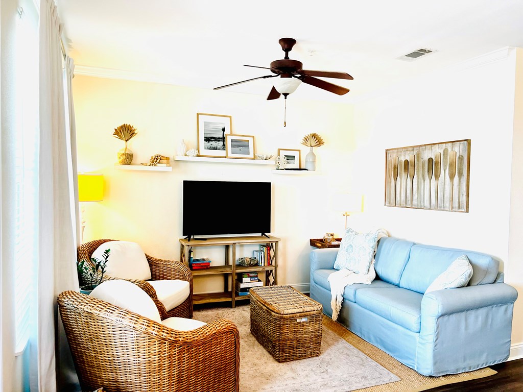 1120 15th St # b, 32456 Unit: 2-b