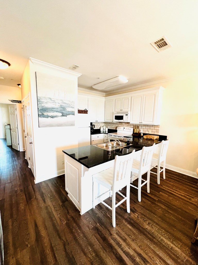 1120 15th St # b, 32456 Unit: 2-b
