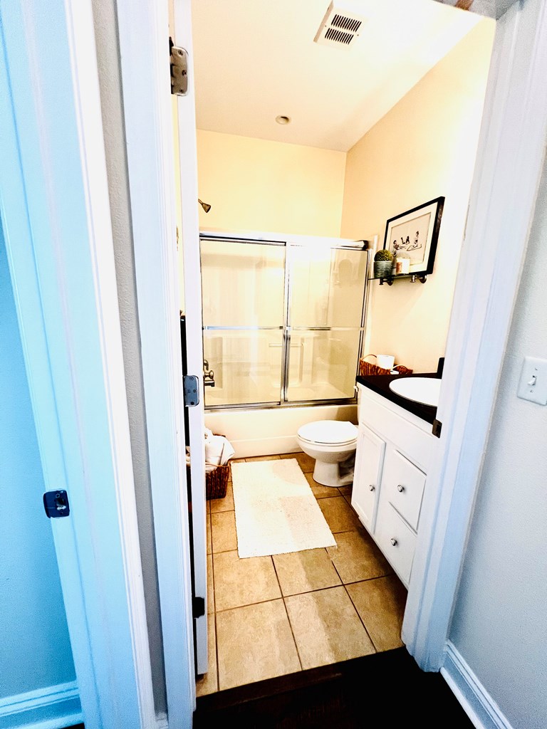 1120 15th St # b, 32456 Unit: 2-b