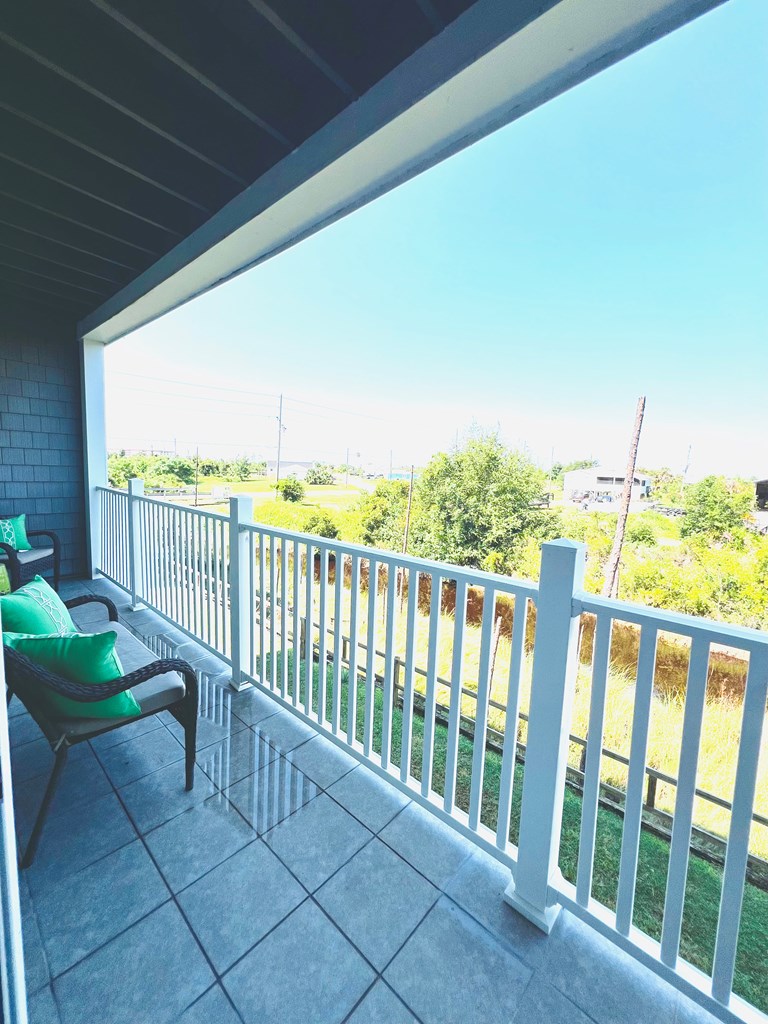 1120 15th St # b, 32456 Unit: 2-b