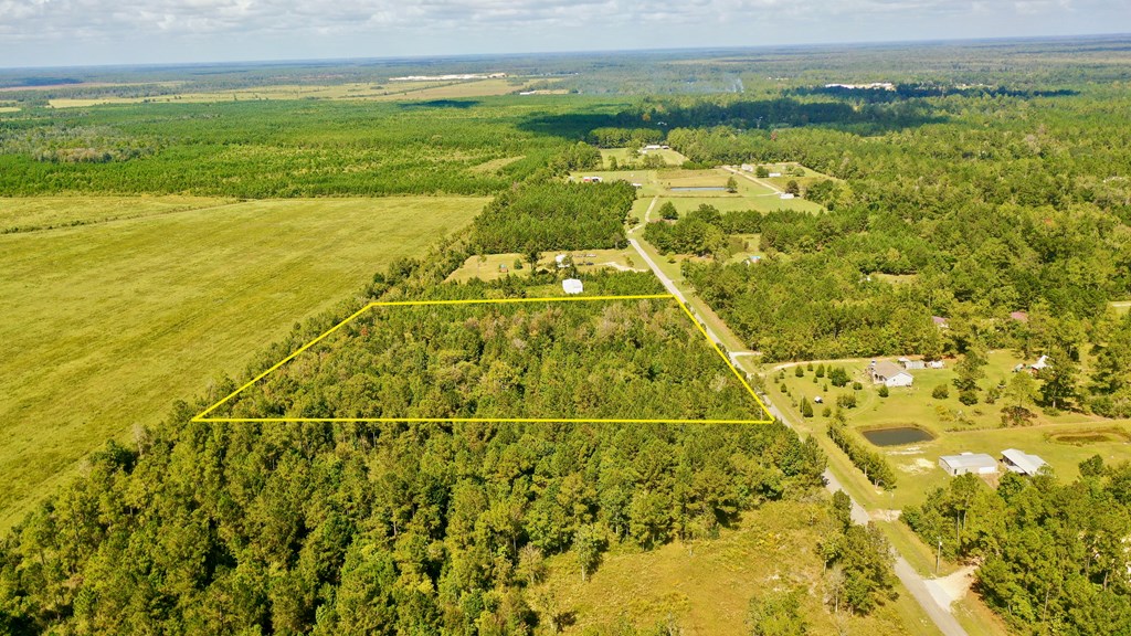 6641 Farm Rd, 32465