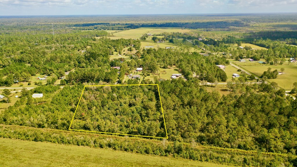 6641 Farm Rd, 32465