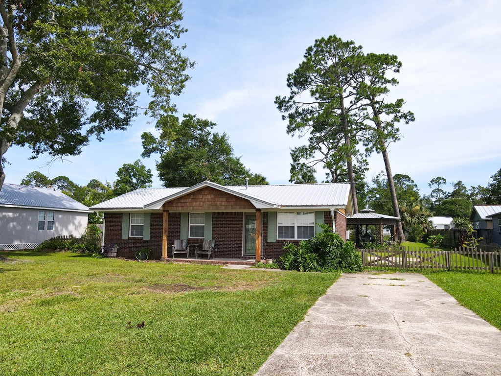 520 7th St, Port St. Joe 32456