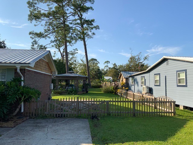 520 7th St, Port St. Joe 32456