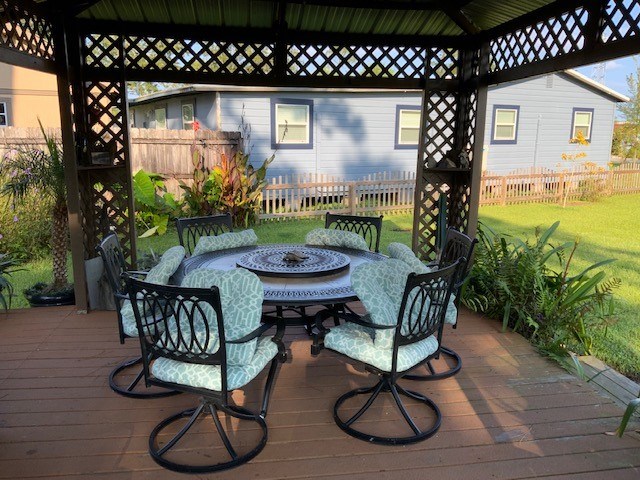 520 7th St, Port St. Joe 32456