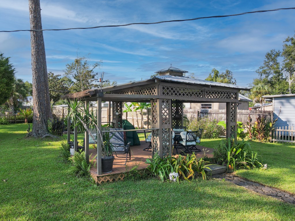 520 7th St, Port St. Joe 32456