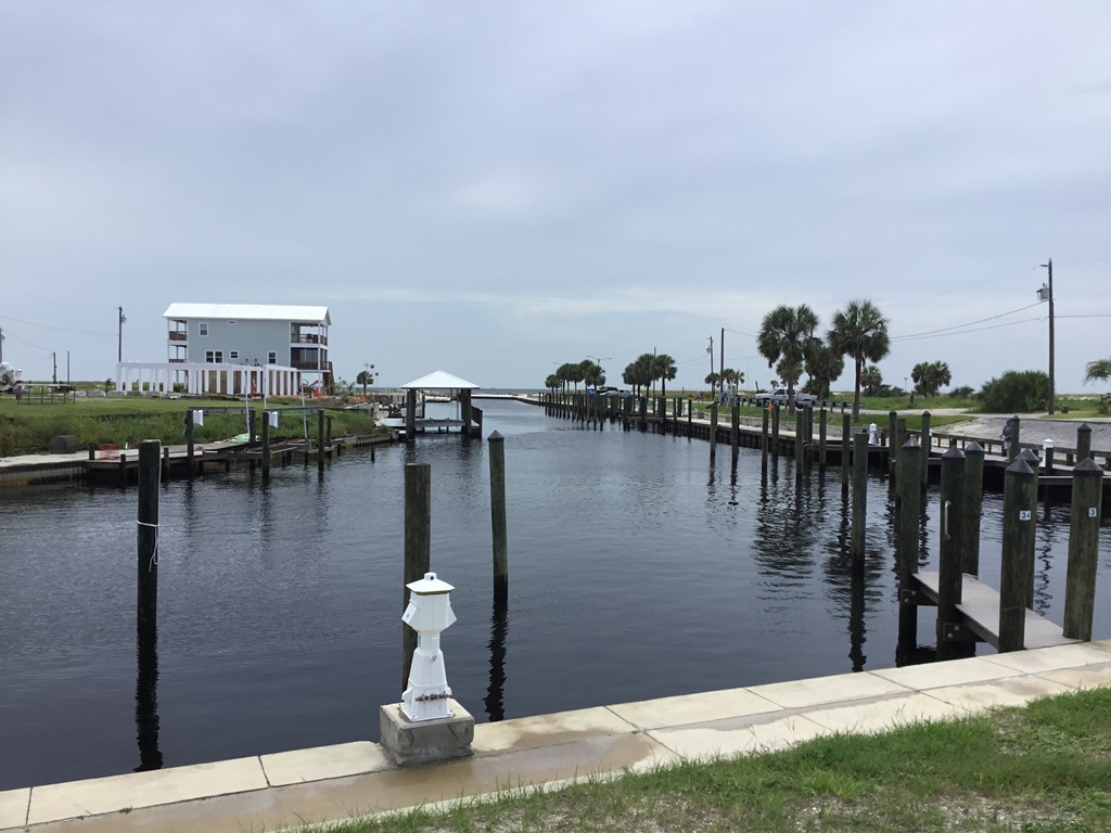 107 S 39th St, 32456