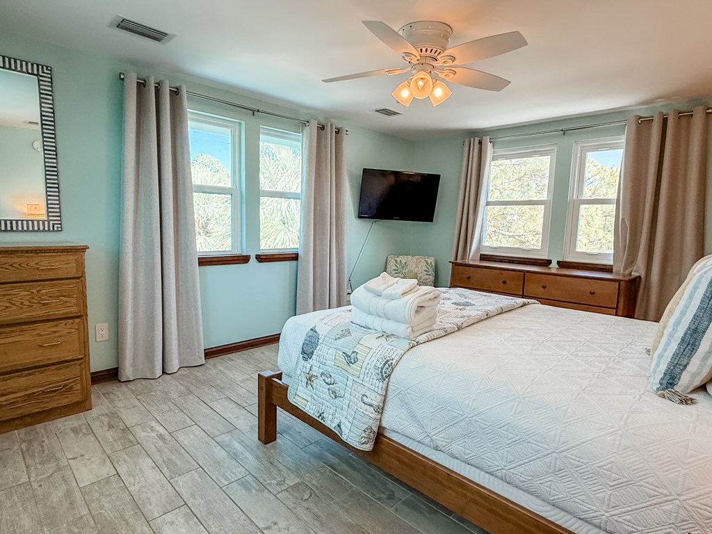 509 W Sawyer St, St. George Island 32328